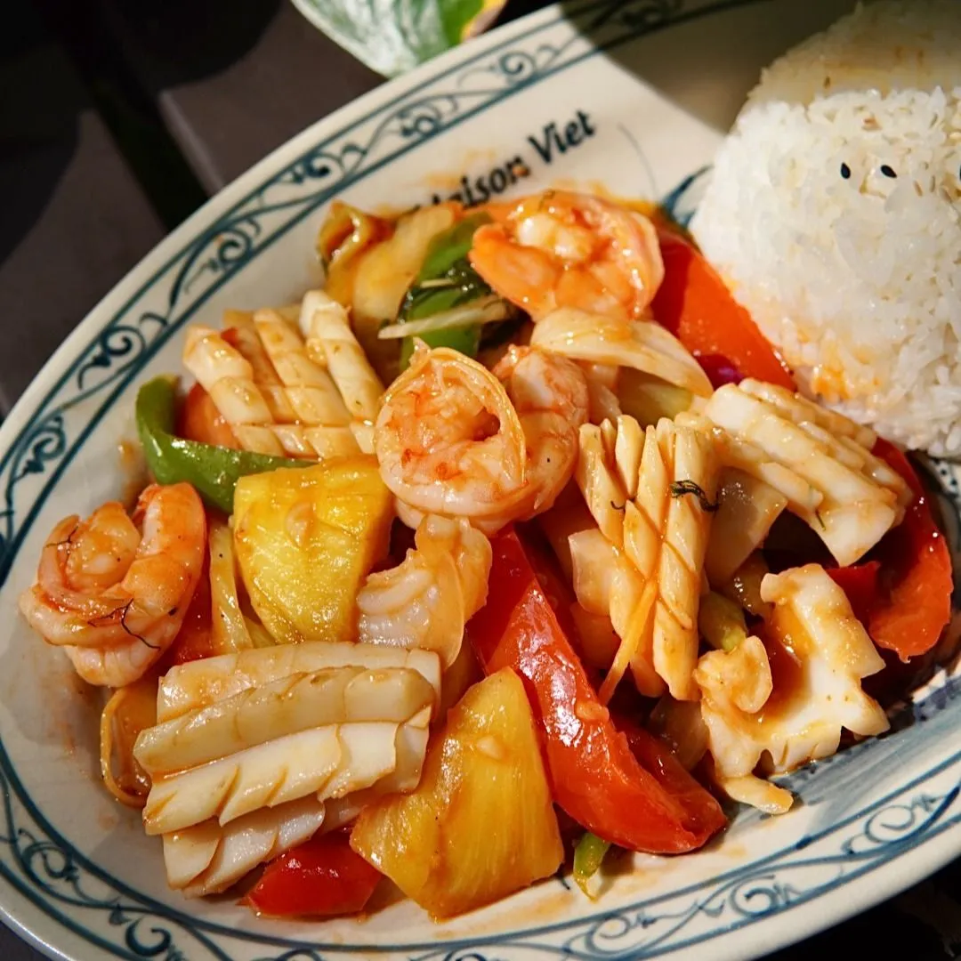 Cơm hải sản chua ngọt
