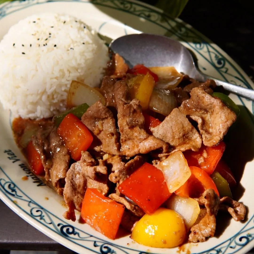 Ternera salteada con salsa hoisin
